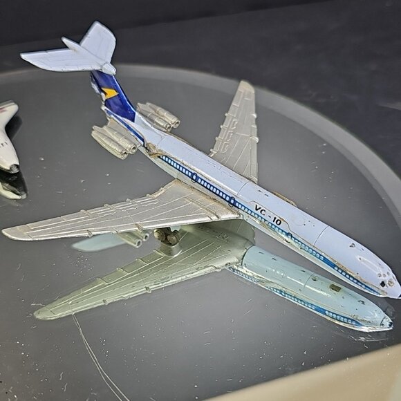 Diecast Planes 5pcs For Parts Or Repair Spaceshuttle DC-10 VC-10 Ertl Hong Kong - Picture 7 of 15